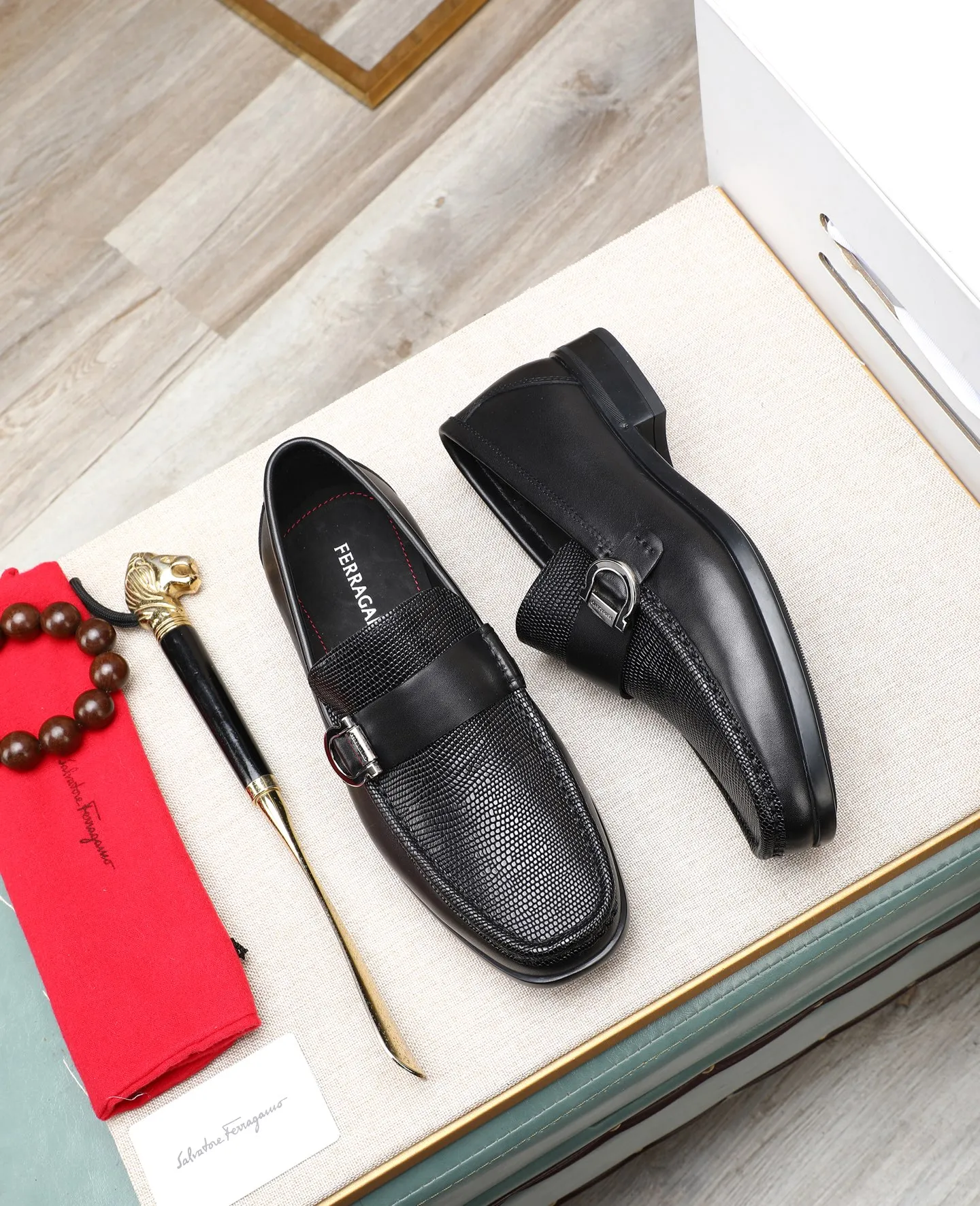 Men's clothing and shoes 💰700📛📛High-end goods! Salvatore Ferragamo is the world's top luxury footwear brand. It comes from Italy, the kingdom of fashion. It is famous all over the world for its traditional handmade design and novel styles... 🚶🏻🚶🏻 Top-quality suit shoes are sold simultaneously at the counter. This style is purely handmade. The fabric is imported Italian calfskin➕soft water-dyed cowhide lining. Specially available with original deep rubber outsole🌀🌀Size: 38➖44